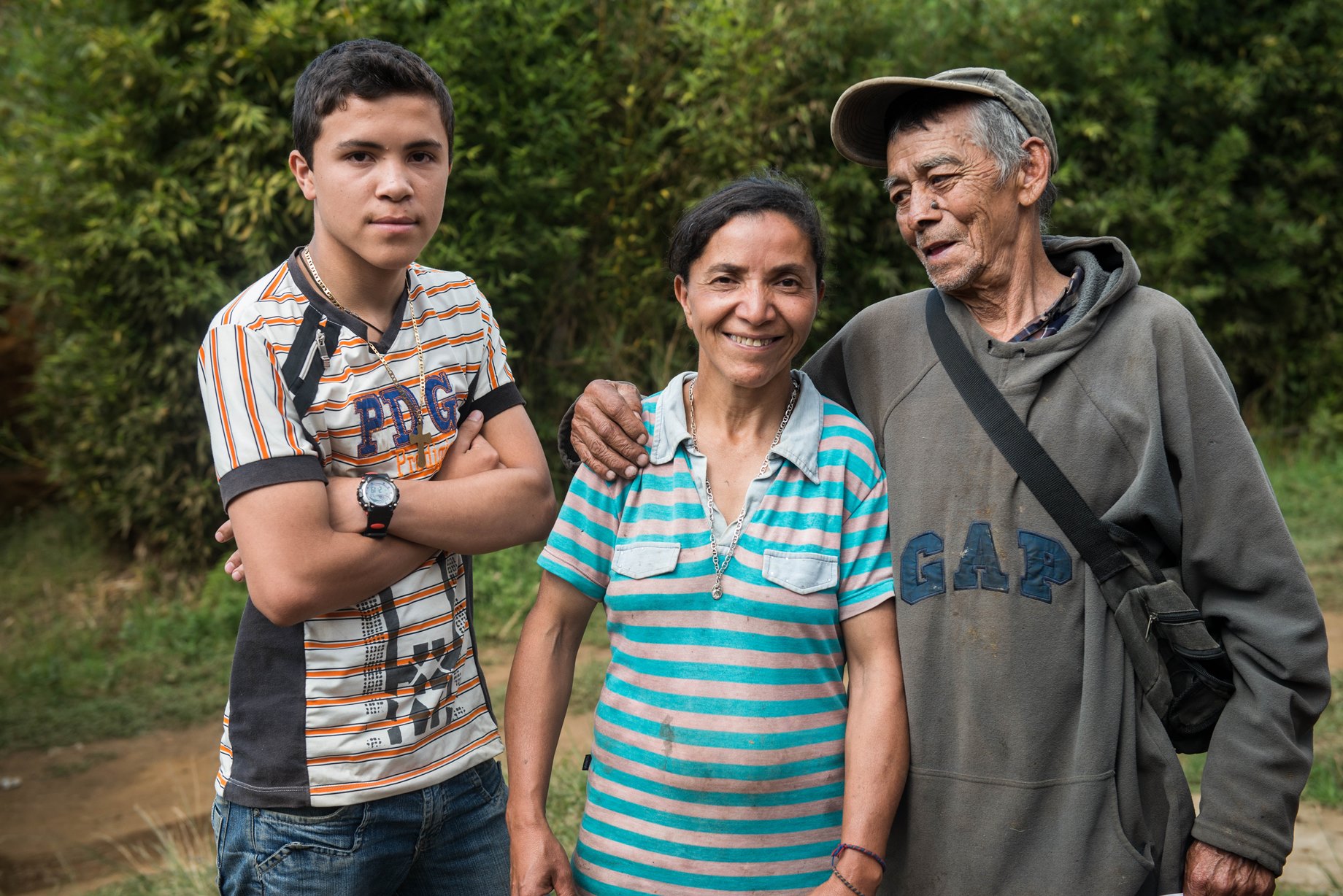 En las poblaciones donde los derechos humanos son un problema grave, es incluso más importante que haya confianza y que ésta exista en múltiples niveles. Cultivar esa confianza significa escuchar a la comunidad y no caer en la tentación de intervenir en ella e imponer lo que creemos que es lo mejor para esas personas. A través del Proyecto Colombia Posconflicto y Salud Pública (CPSP, del inglés) y la participación directa en Altos de Oriente, empezamos a entender verdaderamente a la comunidad cuando escuchamos y formulamos preguntas de manera de enfocarnos en los problemas que ellos observaban, a través de sus ojos.
<br>
<br>
DR. GREGG GREENOUGH
HARVARD UNIVERSITY